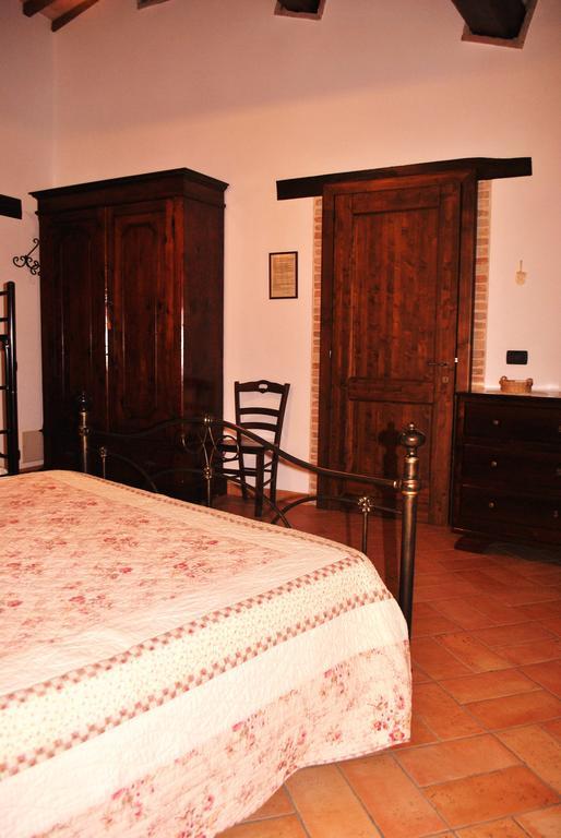 Agriturismo L'Antico Oliveto San Severino Marche Ruang foto